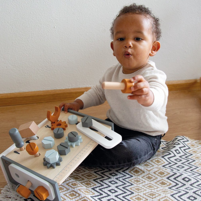 Kompakte Kinder-Werkbank aus Holz – Tischmodell