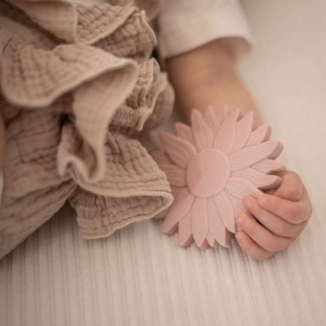 Beißspielzeug Sonnenblume in Rosa – weiches Silikon-Spielzeug für Babys beim Zahnen