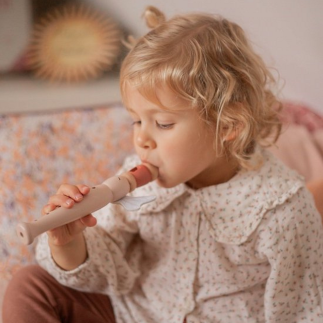Blaue Holzflöte – fröhliches Musikinstrument für kleine Kinder
