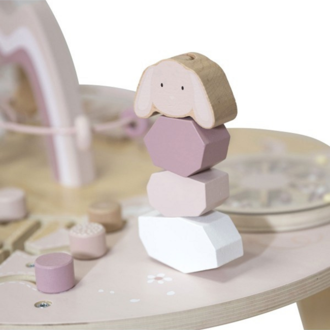 Table d’activités rose – pour apprendre et s’amuser en douceur