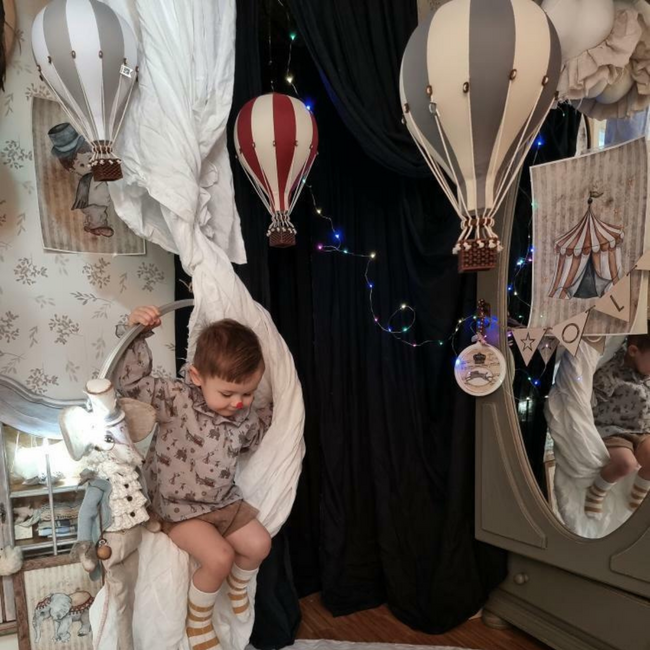 Decoratieve luchtballon maat M in beige en grijs – een stijlvolle eyecatcher voor de kinderkamer