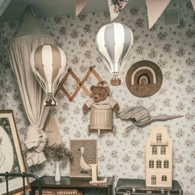 Decorative hot air balloon size M in beige and grey – a charming eye-catcher for the kids' room