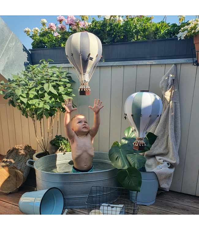 Grote decoratieve luchtballon in beige/grijs voor een dromerige kinderkamer