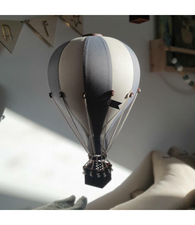 Grote decoratieve luchtballon in beige/grijs voor een dromerige kinderkamer