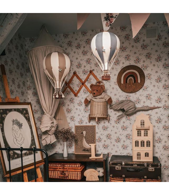 Grote decoratieve luchtballon in beige/grijs voor een dromerige kinderkamer