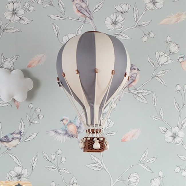 Grote decoratieve luchtballon in beige/grijs voor een dromerige kinderkamer