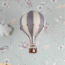 Grande montgolfière décorative beige/gris pour une chambre d’enfant féerique