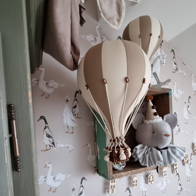 Decoratieve luchtballon maat M in beige en goud, elegant voor de kinderkamer