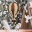 Montgolfière décorative taille S en beige et brun – décoration murale douce et élégante pour la chambre d’enfant