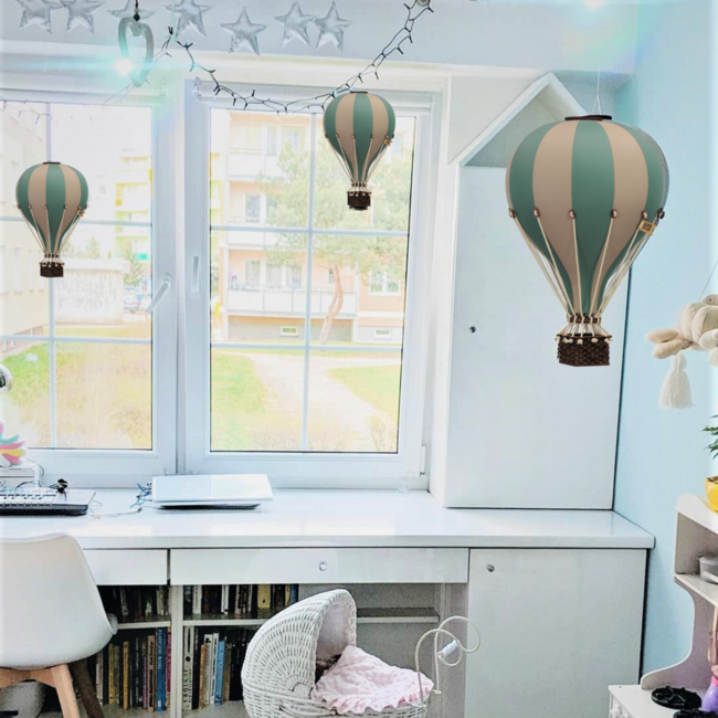 Dekorativer Heißluftballon Größe M in Mint und Beige – besondere Wanddekoration fürs Kinderzimmer