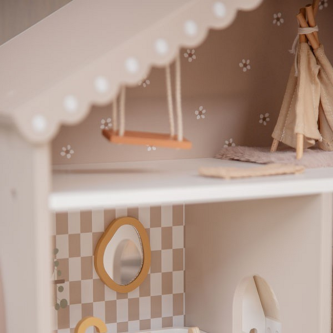 Maison de poupée en bois couleur nougat – parfaite pour développer l’imagination