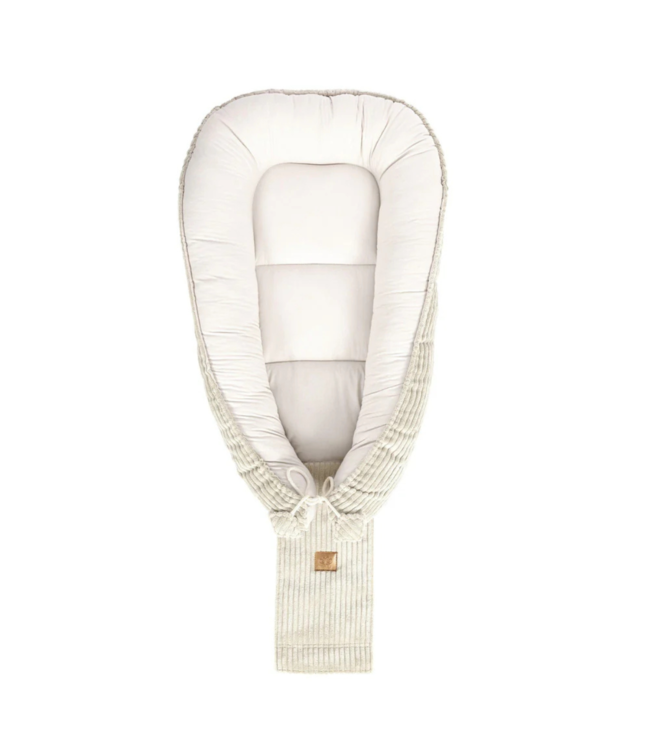 Babynestje van corduroy stof in ecru – zacht en comfortabel voor je kleintje