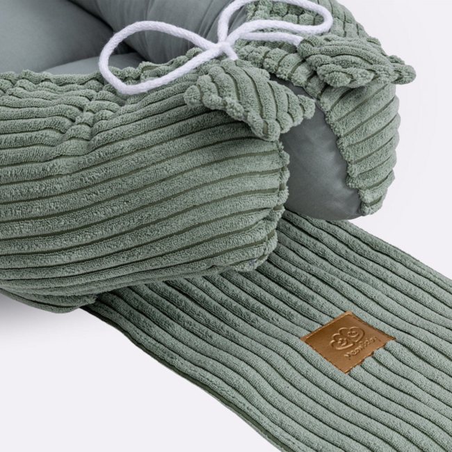Nid pour bébé en tissu corduroy vert – doux et confortable pour bébé
