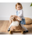 Hobbeldier ezel van teddy stof in beige – knuffelzacht en stevig hobbelplezier