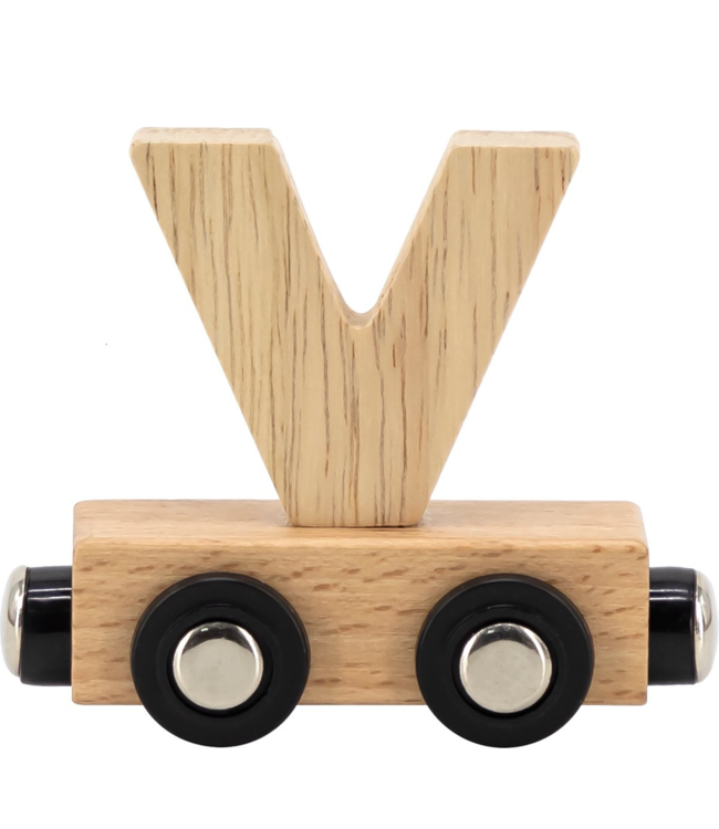 Houten lettertrein in naturel hout – losse letter V om de naam compleet te maken