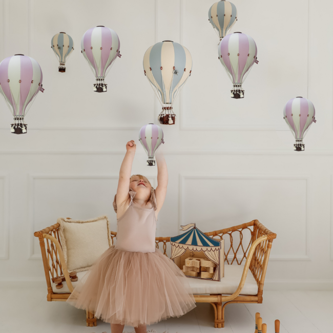 Decoratieve luchtballon maat S in roze en beige – stijlvolle wanddecoratie voor de kinderkamer