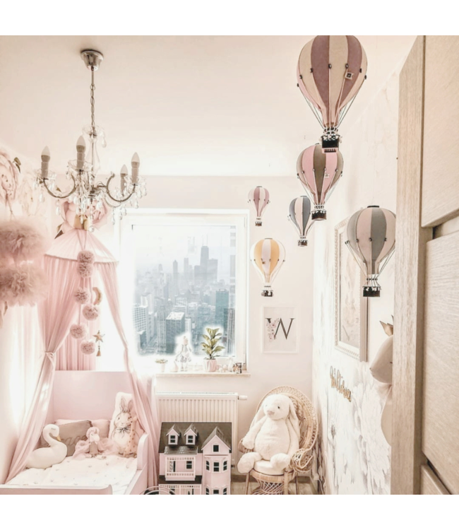 Decoratieve luchtballon in crème- en mintkleuren voor een sfeervol interieur