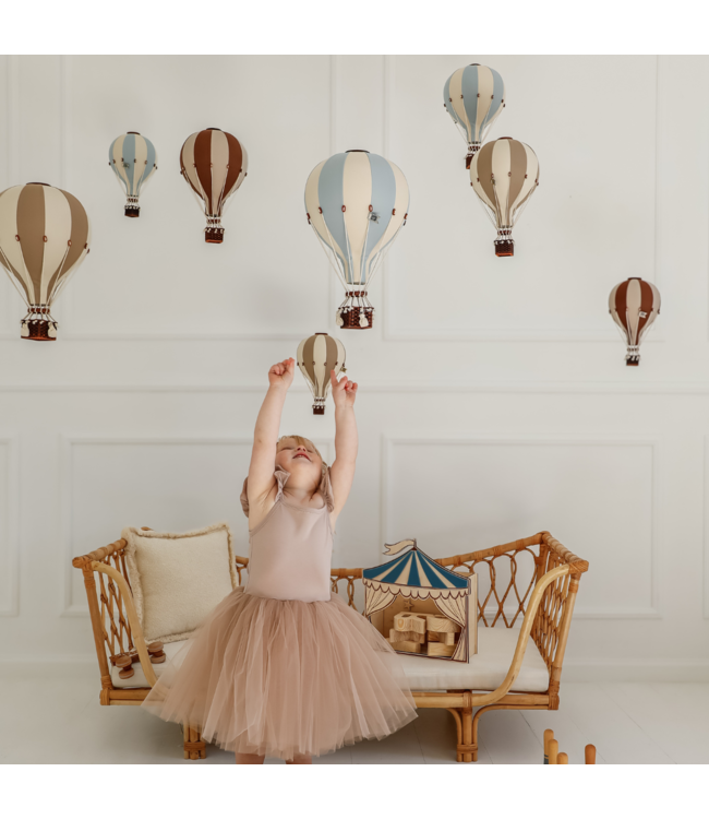 Decoratieve luchtballon in crème- en mintkleuren voor een sfeervol interieur