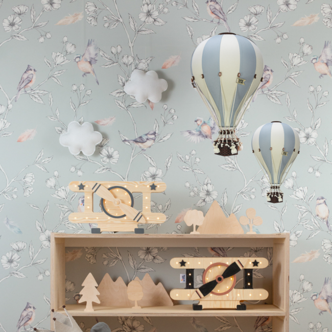 Decoratieve luchtballon in crème- en mintkleuren voor een sfeervol interieur