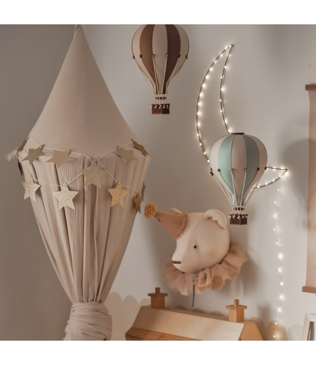 Decoratieve luchtballon in crème- en mintkleuren voor een sfeervol interieur