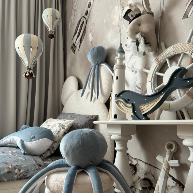 Decoratieve luchtballon in crème- en mintkleuren voor een sfeervol interieur