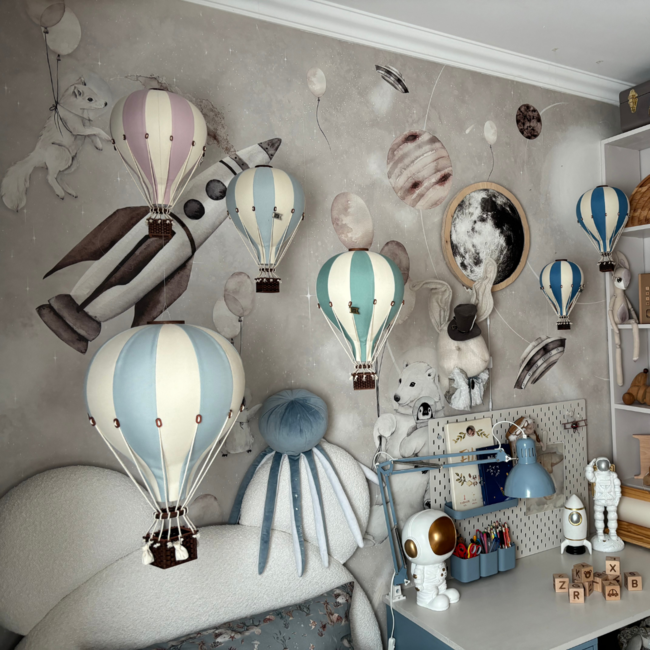 Decoratieve luchtballon in crème- en mintkleuren voor een sfeervol interieur