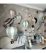 Decoratieve luchtballon in crème- en mintkleuren voor een sfeervol interieur