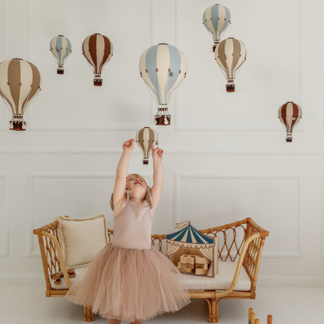 Decoratieve luchtballon in crème- en mintkleuren voor een sfeervol interieur