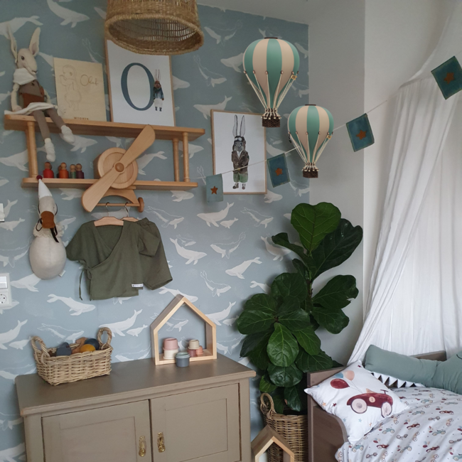 Decoratieve luchtballon maat L in mint en beige – unieke wanddecoratie voor de kinderkamer