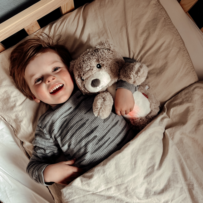 Sleep trainer Brody bear in taupe helps children develop a healthy sleep routine and sleep peacefully