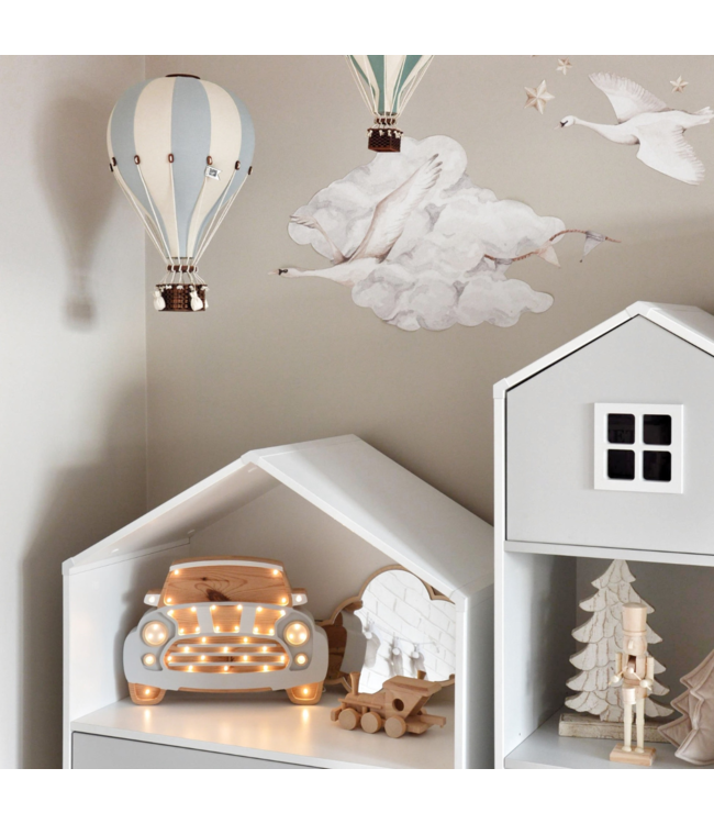 Decoratieve luchtballon in crème- en mintkleuren voor een sfeervol interieur