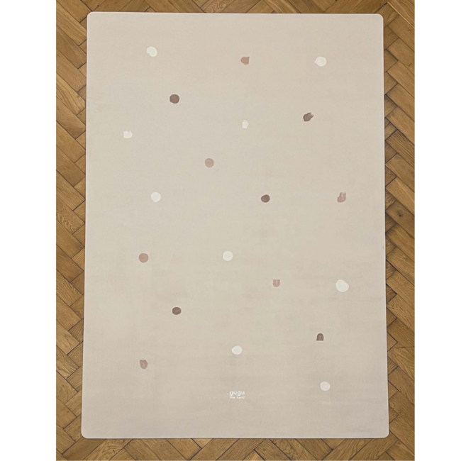 Rechteckige Spielmatte aus Naturkautschuk mit Dots-Print für sicheres und komfortables Spielen