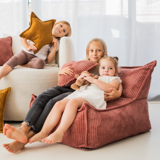 Kindersitzsack Corduroy rosa – handgefertigt, bequem und sicher