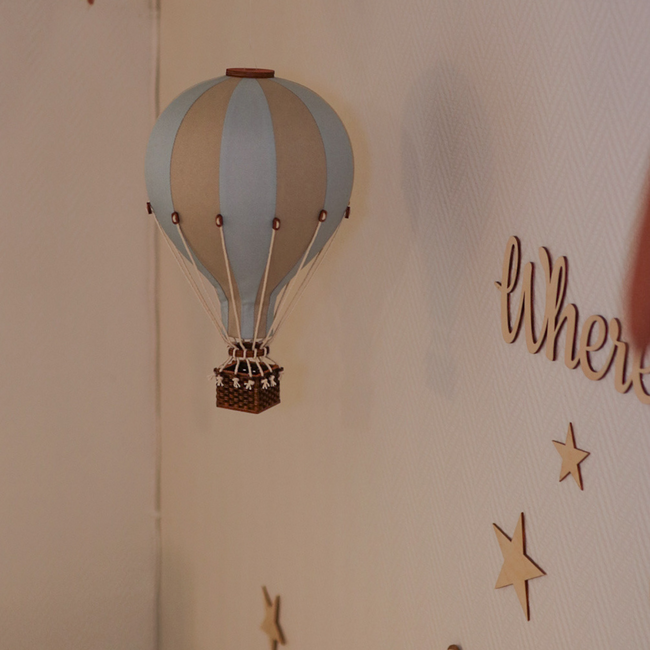 Ballon décoratif taille L beige/bleu clair – Accessoire fait main par Super Balloon