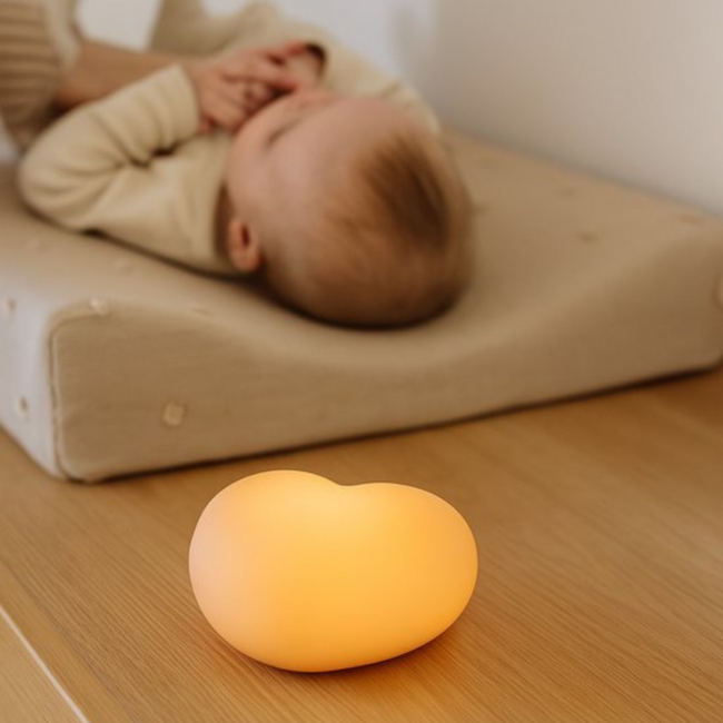 Hartvormig voedingslampje in dusty pink – zacht wit en rood licht, touchbediening en oplaadbare batterij voor nachtelijke voedingen
