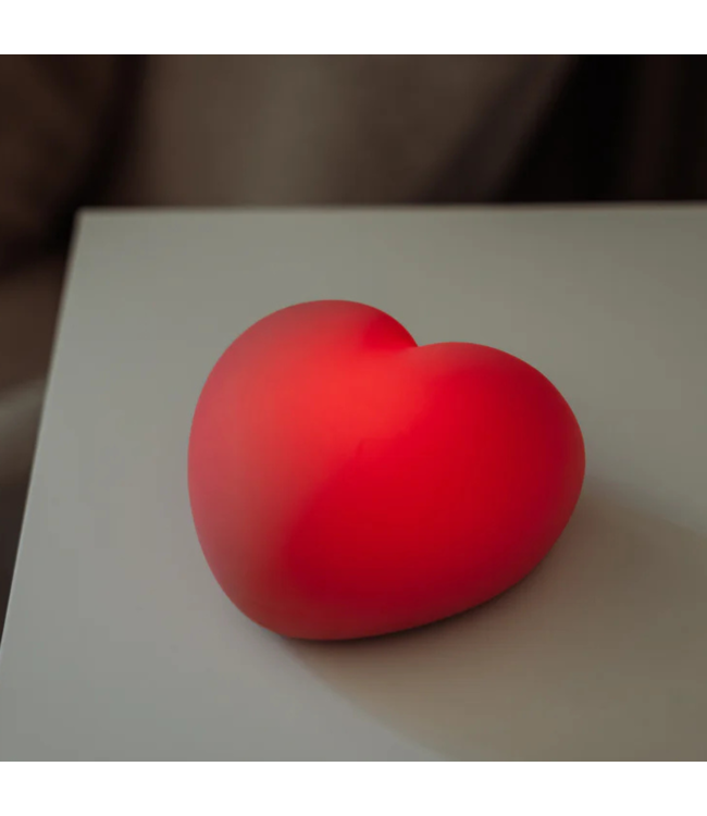 Hartvormig voedingslampje in dusty pink – zacht wit en rood licht, touchbediening en oplaadbare batterij voor nachtelijke voedingen