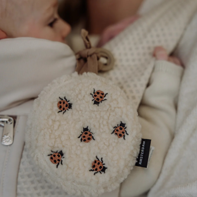 Comforter on the Go Ladybugs – Small plush with music box for travel, heartbeat & white noise, easy to attach to car seat or stroller