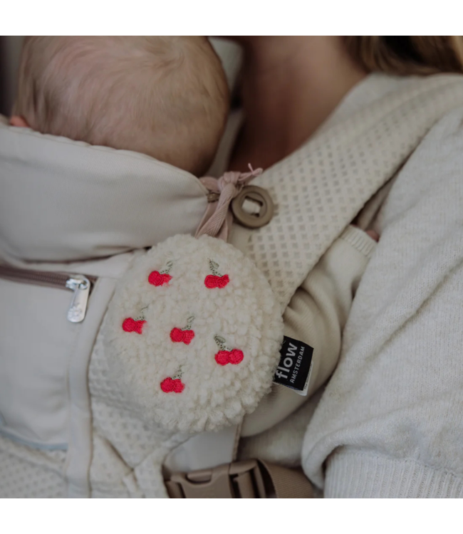 Comforter on the Go kersen – Knuffel met muziekdoosje voor onderweg