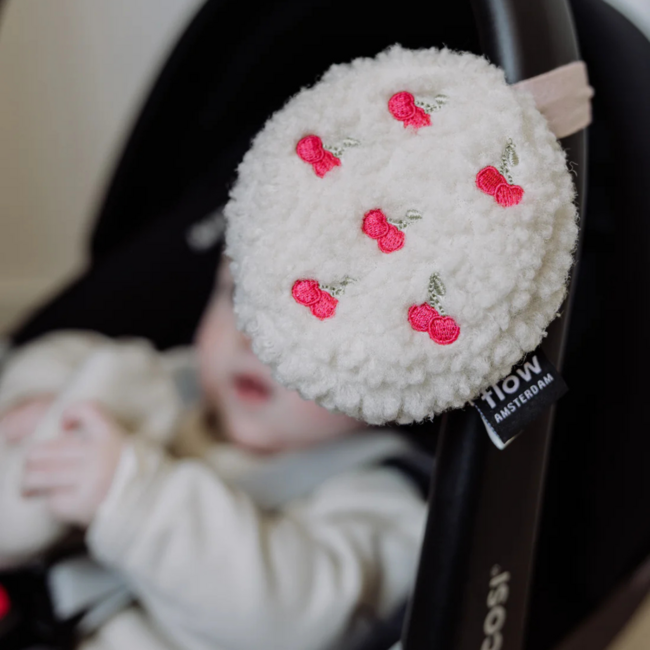 Comforter on the Go cherries – Plush with music box for travel