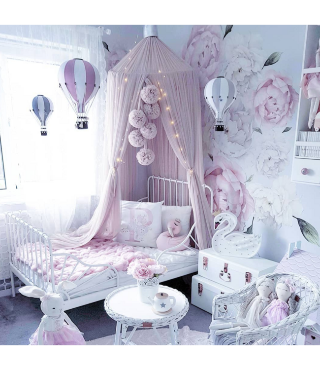 Luchtballon decoratie wit en lichtgrijs voor een sfeervolle kinderkamer