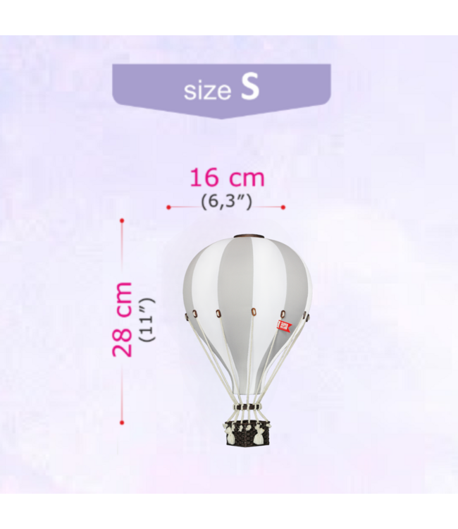 Luchtballon decoratie wit en lichtgrijs voor een sfeervolle kinderkamer