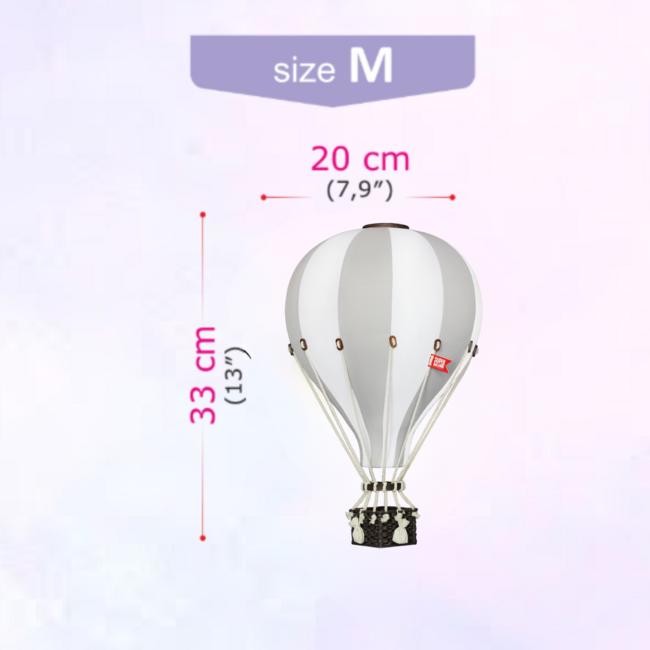 Montgolfière déco blanc et gris clair pour une chambre d’enfant chaleureuse