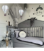 Luchtballon decoratie wit en lichtgrijs voor een sfeervolle kinderkamer