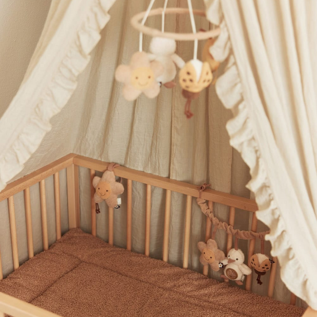 Vintage canopy with ruffles made of airy cotton in the colour Nougat