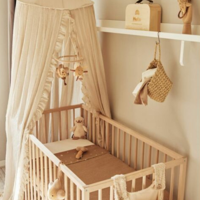 Vintage canopy with ruffles made of airy cotton in the colour Nougat