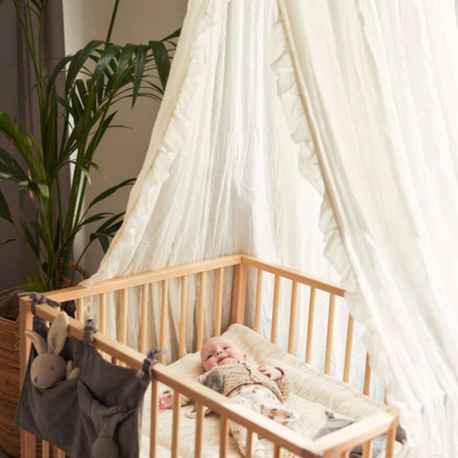 Vintage canopy with ruffles made of airy cotton in the colour Ivory