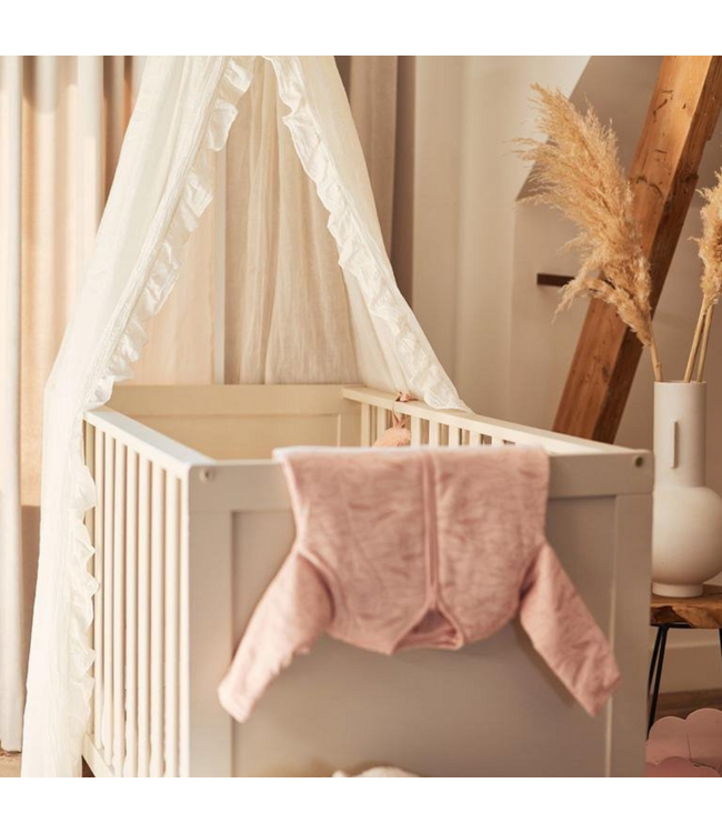 Vintage klamboe met ruches van luchtig katoen in de kleur Ivory