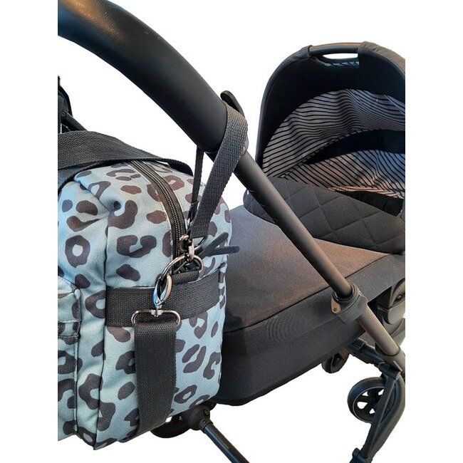Luiertas luipaardprint – duurzame luiertas met verzorgingsmatje en kinderwagenhaken