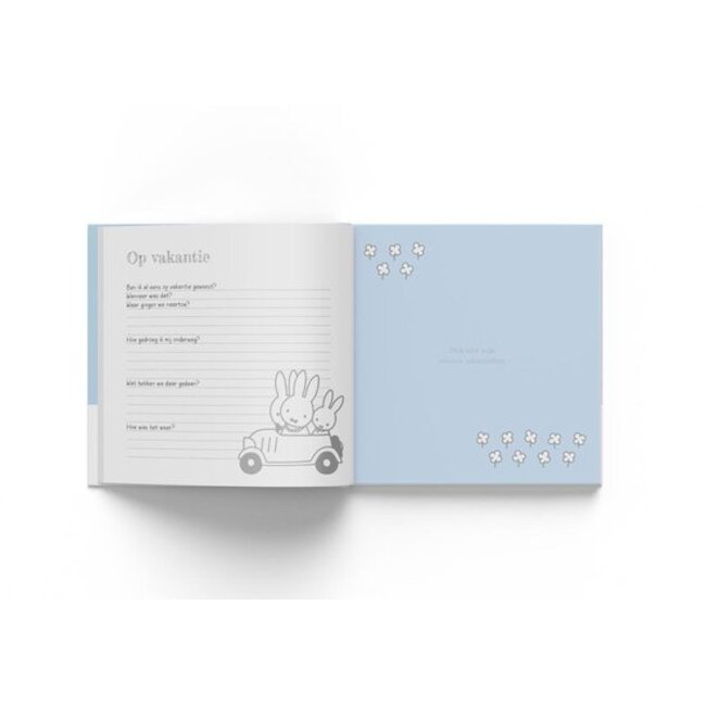 Nijntje Baby’s Eerste Jaar boek in blauw – bewaak herinneringen van het eerste jaar