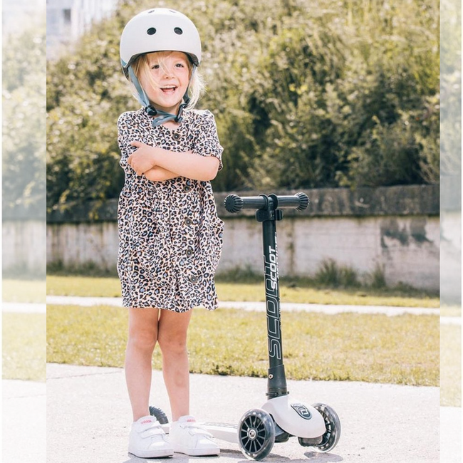 Kinderroller mit LED Highwaykick 3 in Ash – sicherer, cooler und leuchtender Roller für Kinder